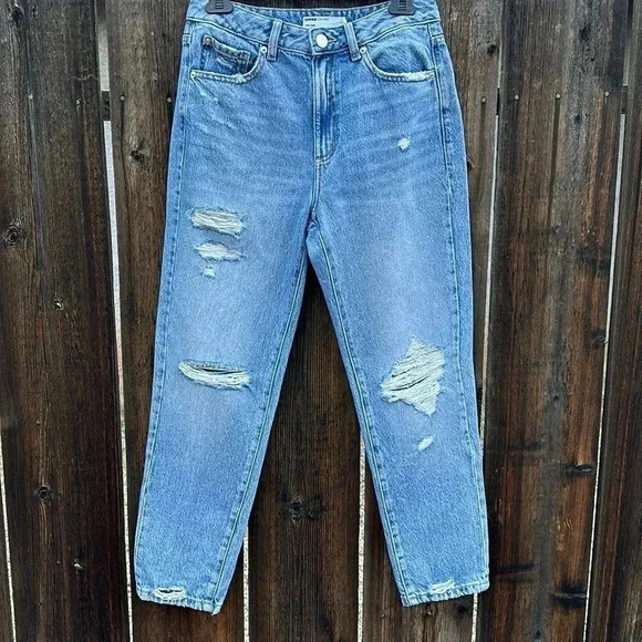 Garage Denim - GARAGE DENIM MOM JEANS. WOMENS SIZE 5 (27). DISTRESSED, HIGH RISE, LIGHT WASH.